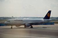 D-AIPZ @ FRA - A 320-200 Erfurt - by Micha Lueck