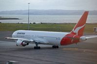 VH-OGR @ AKL - Taxiing to the runway for take-off - by Micha Lueck