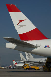 OE-LPB @ VIE - Austrian Airlines Boeing 777-200 - by Yakfreak - VAP