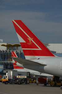 OE-LNP @ VIE - Lauda Air Boeing 737-800 - by Yakfreak - VAP