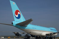 HL7439 @ VIE - Korean Air Boeing 747-400 - by Yakfreak - VAP