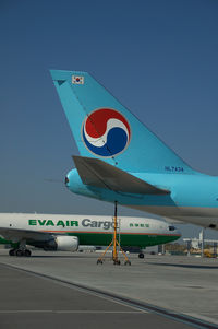 HL7434 @ VIE - Eva Air MD11 with Korean Air Boeing 747-400 - by Yakfreak - VAP