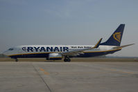 EI-DLN @ BTS - Ryanair Boeing 737-800 - by Yakfreak - VAP