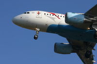 OE-LDF @ BRU - short to land on rwy 25R