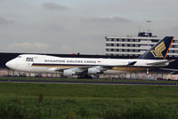 9V-SFK @ AMS - 9V-SFK  Boeing 747-412F  Singapore Cargo - by Mark Giddens