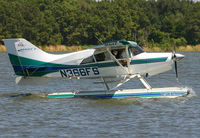 N366FS - Lake Parker splash-in 2006.