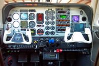 N3196W - 1999 Beechcraft Baron 58 Panel