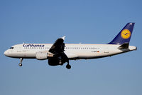 D-AIPB @ LHR - Lufthansa Airbus A320-211 about to land on 27R at LHR