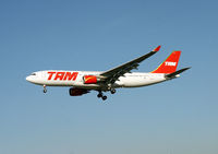 PT-MVL @ LHR - AIRBUS 330
