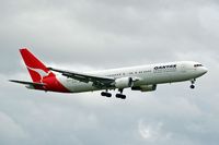 VH-OGG @ AKL - On approach to Auckland - by Micha Lueck