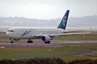 ZK-NCK @ AKL - Taxiing to the runway - by Micha Lueck
