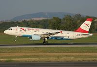 OE-LBS @ VIE - Austrian A320 - by Luigi