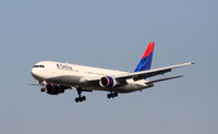 N195DN @ ATL - On final for Runway 27L - by Michael Martin