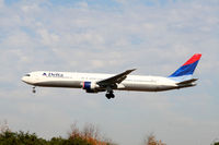 N833MH @ ATL - On final for Runway 27L - by Michael Martin