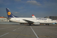 D-ABEP @ VIE - Lufthansa Boeing 737-300 - by Yakfreak - VAP