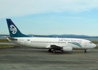 ZK-NGD @ AKL - Taxiing to the runway - by Micha Lueck