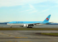 HL7530 @ AKL - just touched down- thrust reversers deployed - by Micha Lueck