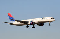 N677DL @ ATL - On final for Runway 9R - by Michael Martin