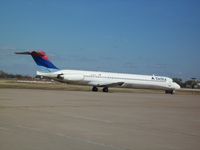 N966DL @ KAUS - MD-88