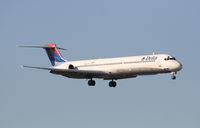 N907DE @ ATL - On final for Runway 9R - by Michael Martin