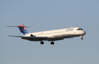 N928DL @ ATL - On final for Runway 9R - by Michael Martin