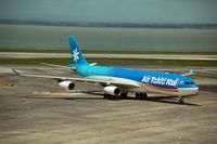 F-OSEA @ AKL - Taxiing to the gate - by Micha Lueck