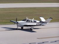 N700BT @ HOU - Taxis by the Air Terminal Museum - by Michael Bludworth