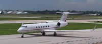 N5616 @ HOU - Taxis by the Air Terminal Museum - by Michael Bludworth