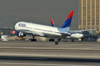 N127DL @ KLAS - Delta Airlines / 1988 Boeing 767-332