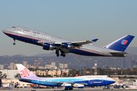 N173UA @ LAX - United Airlines N173UA (FLT UAL891) climbing out from RWY 25R enroute to Narita Int'l (RJAA), while China Airlines B-18210 Dreamliner taxis to the TBIT after arrival on the north complex.