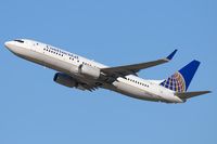 N76265 @ LAX - Continental Airlines N76265 (FLT COA494) climbing out from RWY 25R enroute to George Bush Intercontinental Houston (KIAH). - by Dean Heald