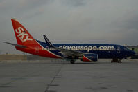 OM-NGD @ VIE - Sky Europe Boeing 737-700 - by Yakfreak - VAP