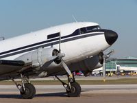 N514AC @ HOU - On the ramp - by Michael Bludworth