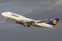 D-ABTL @ LAX - Lufthansa D-ABTL (FLT DLH457) climbing out from RWY 25R enroute to Frankfurt Main (EDDF).