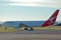 VH-OGJ @ AKL - Taxiing to the runway - by Micha Lueck