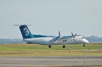 ZK-NEE @ AKL - Seconds before touch-down - by Micha Lueck