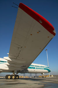 RA-85782 @ VIE - Alrosa Avia Tupolev 154 - by Yakfreak - VAP