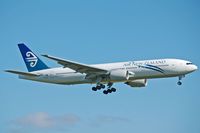 ZK-OKE @ AKL - on finals at Auckland - by Micha Lueck