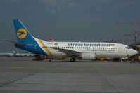 UR-GAL @ VIE - Ukraine International Boeing 737-300 - by Yakfreak - VAP