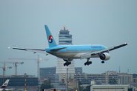 HL7743 @ VIE - Korean Air B777-200 - by Thomas Ramgraber-VAP