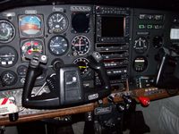 N5553E @ KRFD - Cessna 182