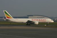 ET-AJX @ EBBR - manoeuvring to rwy 07L to take-off