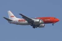 OO-TNE @ VIE - TNT B737-300(-passanger) - by Thomas Ramgraber-VAP