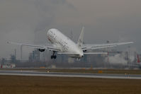 OE-LAT @ VIE - Lauda Air Boeing 767-300 in Star Alliance colors - by Yakfreak - VAP