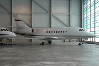 OE-HOT @ VIE - Falcon 2000