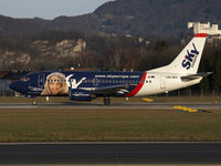 OM-SEG @ SZG - SkyEurope B737 + Miss Austria 2006 - by viennaspotter