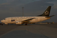 SP-LKE @ VIE - LOT Boeing 737-500 in Star Alliance colors - by Yakfreak - VAP
