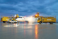 OE-LCF @ VIE - Austrian Arrows Regionaljet - by Yakfreak - VAP