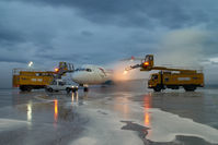 OE-LFQ @ VIE - Austrian Airlines Fokker 70 - by Yakfreak - VAP