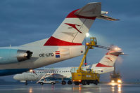 OE-LFQ @ VIE - Austrian Airlines Fokker 70 - by Yakfreak - VAP